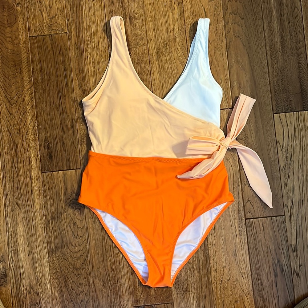 NWT - CUPSHE Women's One Piece Color Block Swimsuit - Size L